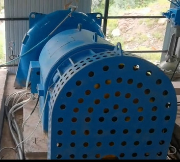 効率 水タービン 室内/室外 空気/水冷却 220V~690V 200kw~20mw 電力出力