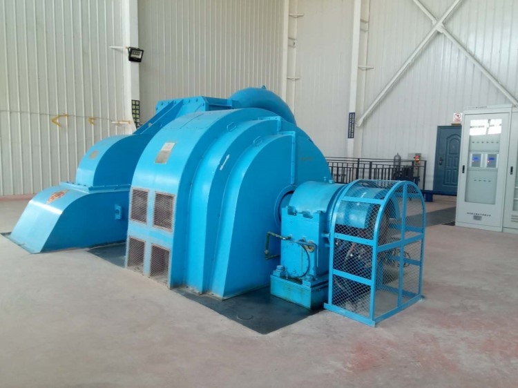 10kVペルトンタービン発電機 60Hz周波数 鋳鉄/不鋼鉄 建設用 空気/油冷却