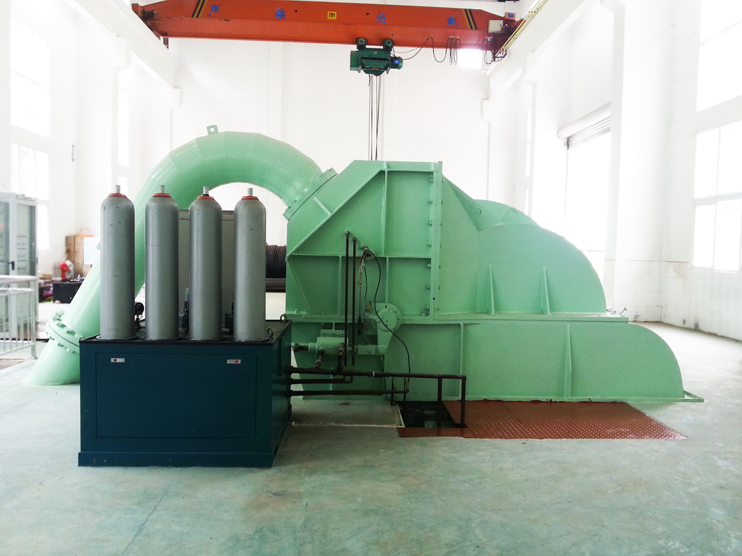 水力発電のペルトンタービン発電機 100kw-50mw IP54 ブラシレス/タイリスター 5-50t 重量