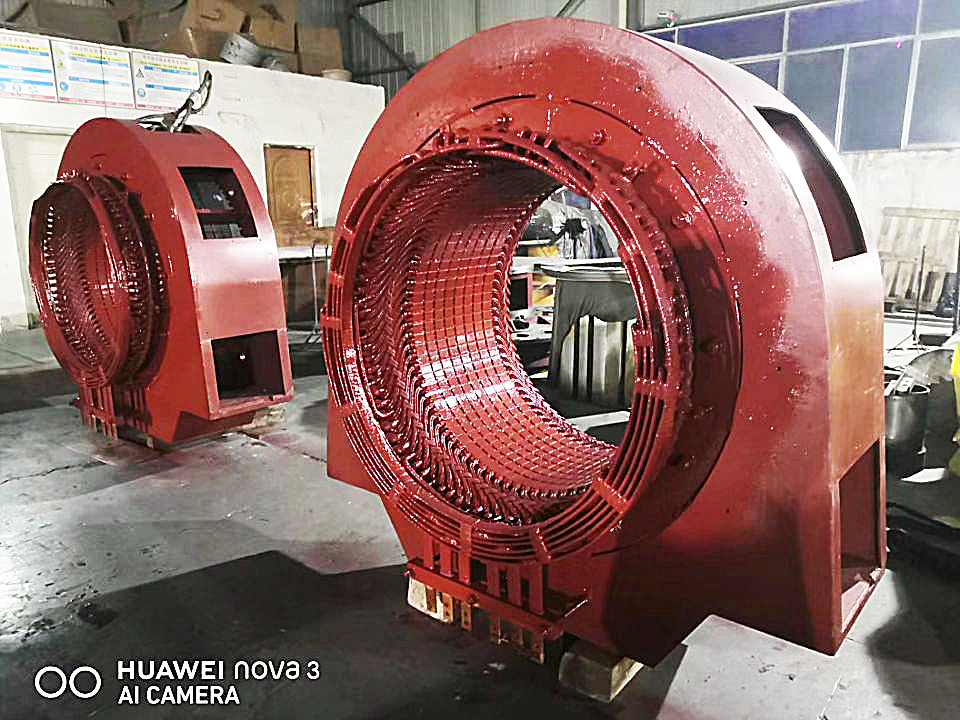 電力出力 ブラシレス水タービン発電機 300-3000rpm 速度範囲 220V-690V 定位電圧