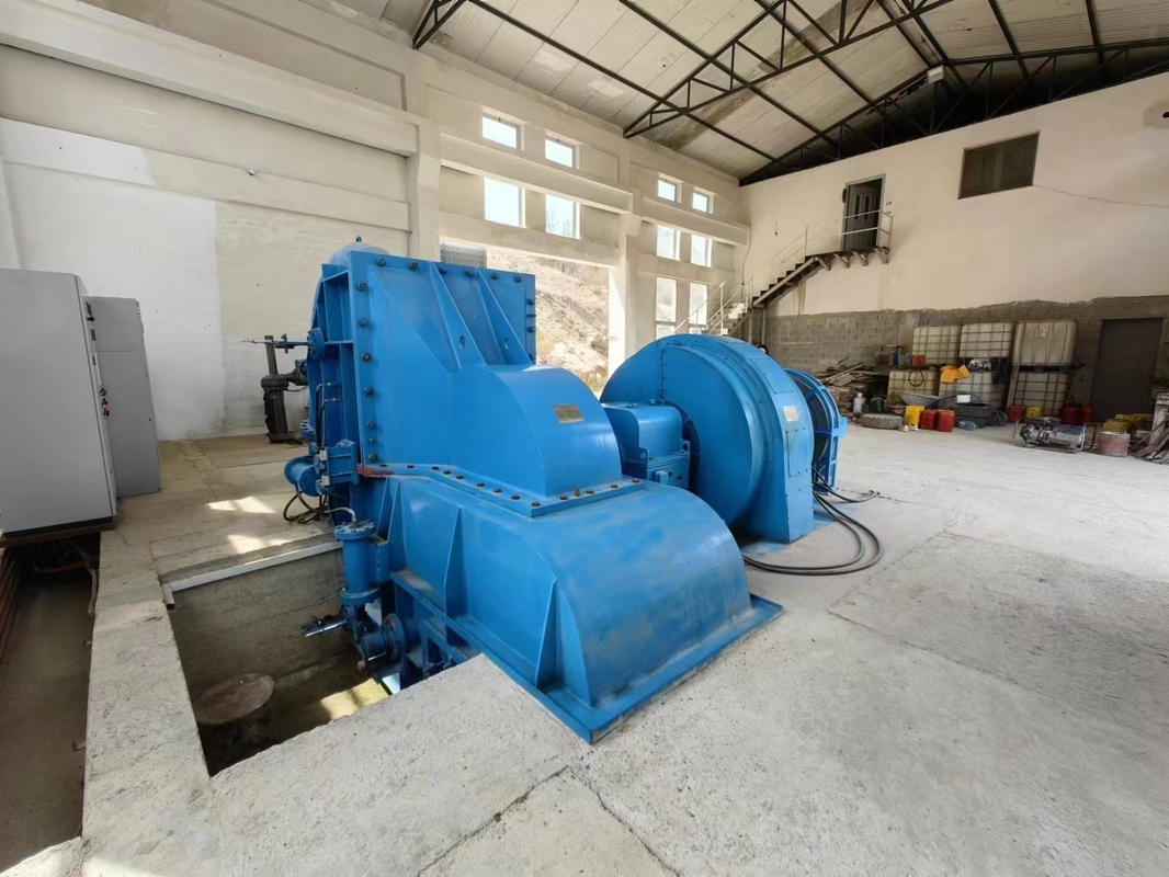 鋳鉄ペルトンホイールタービン発電機 電源発電のための電流100A-1000A 100KW-50MW