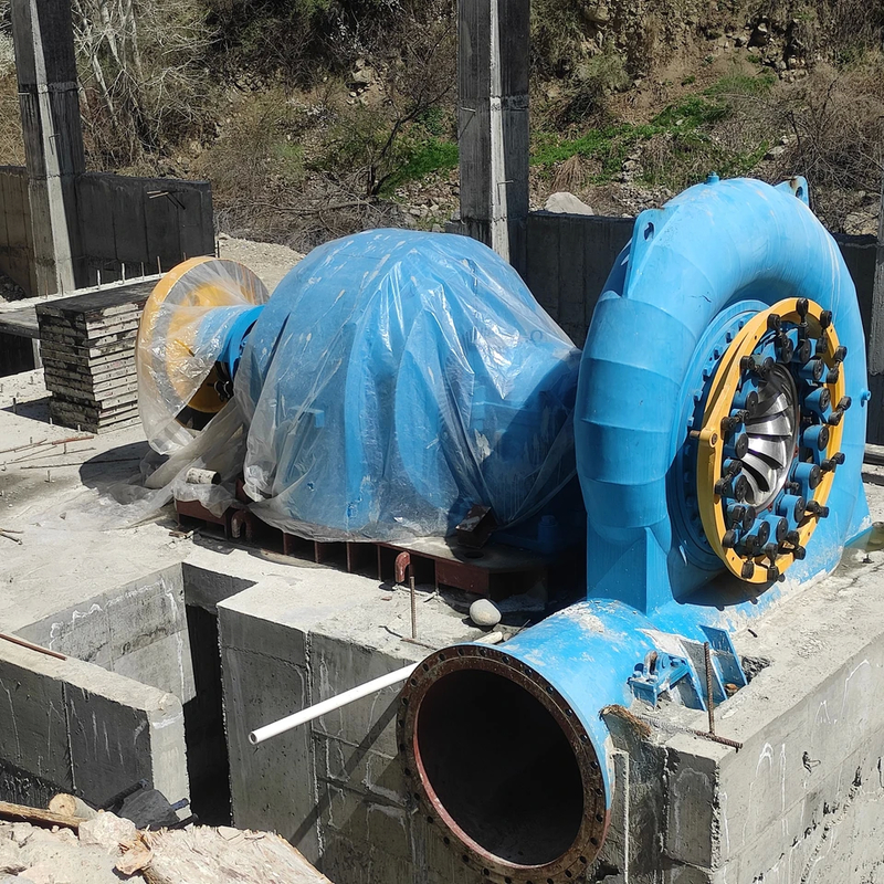 90-96% 効率 水力発電のための水力タービン発電機 5m-500m 水頭 450-1000 RPM