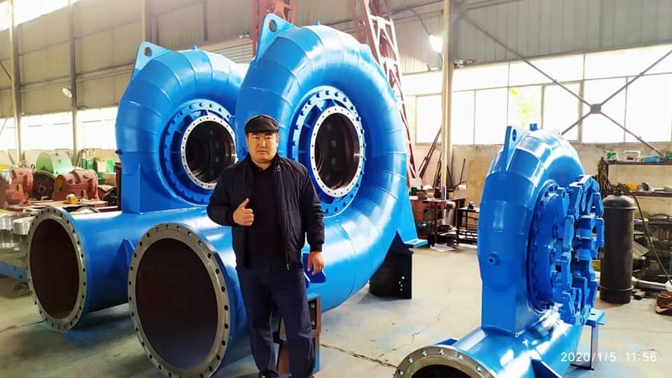 自動制御モード フランシス水車発電機 水平または垂直レイアウト 450-1000RPM 定格回転速度 発電用