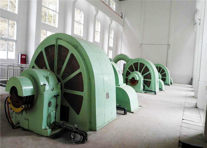 高いヘッド 100m から 2000m のペルトン タービン発電機 200mm 直径水力発電用途に適した絶縁体クラス FF