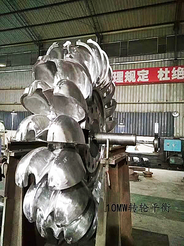 水力発電所用ヘッドペルトンタービン 容量5〜50t 定数周波数50/60Hz ブッシュレスまたはタイリスター興奮モード