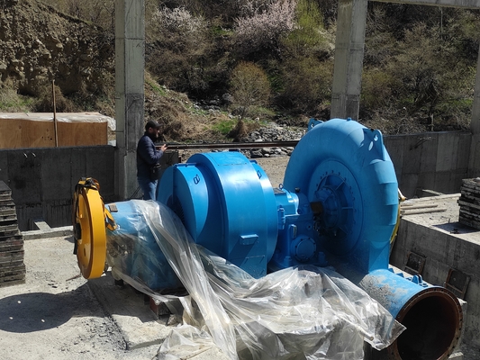 カスタマイズされた容量 水力タービン発電機 200kw-20mw スチールパラメータ 5m-500m 水頭 50HZ/60HZ
