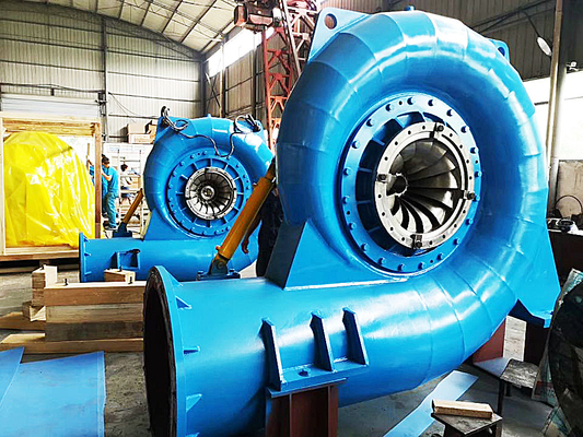 効率性 自動水タービン発電機 50-60Hz 450-1000 RPM 220-690V ブラシなし刺激