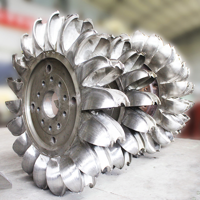 水力発電のペルトンタービン発電機 100kw-50mw IP54 ブラシレス/タイリスター 5-50t 重量